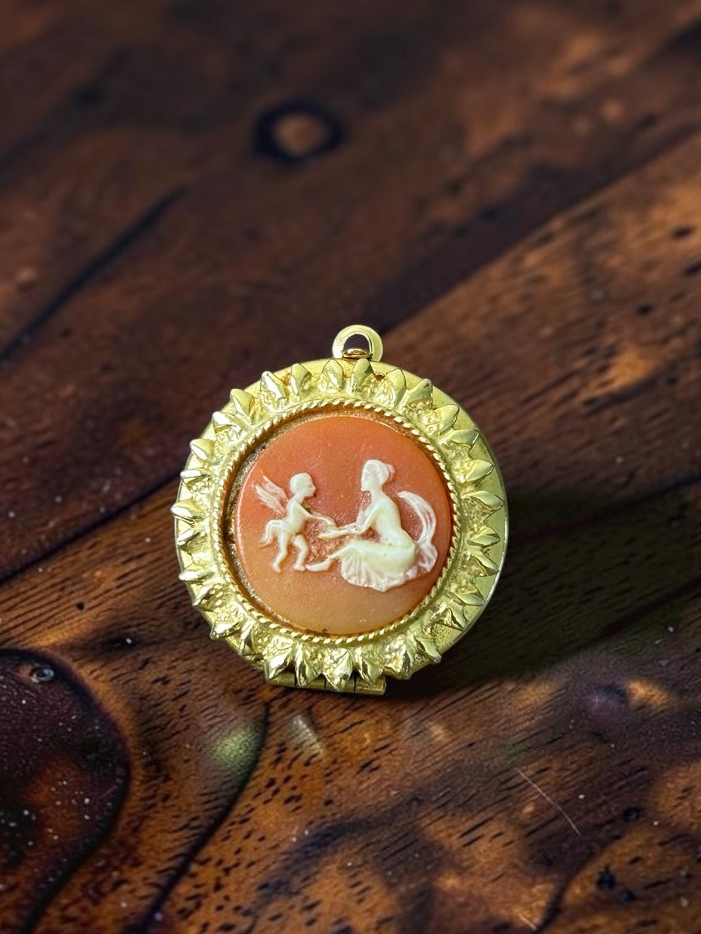 Vintage Gold Tone Cameo Locket Pendant